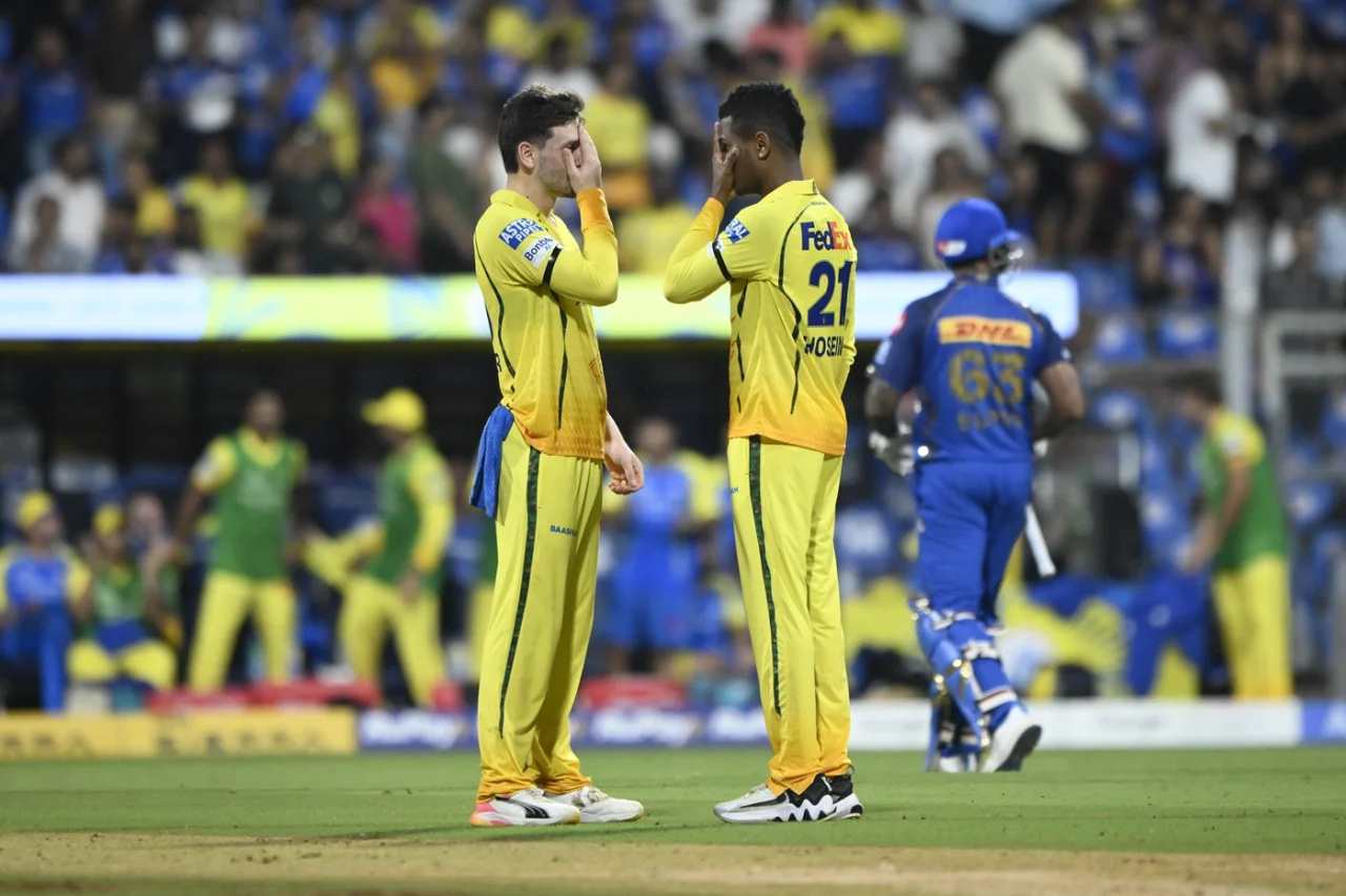 Five teams with most wins while defending 200+ scores in IPL - CSK - 24 wins